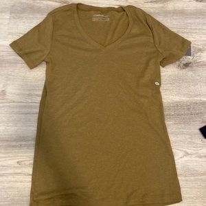 NWT Eddie Bauer Women's Favorite Short-Sleeve V-Neck T-Shirt bronze khaki